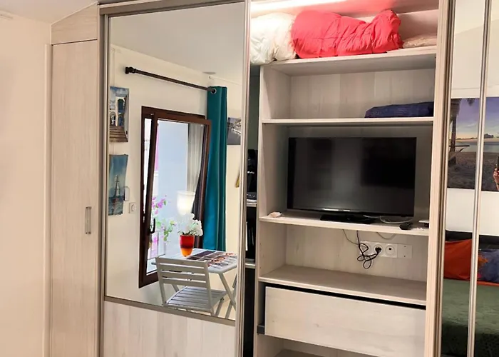Chambre Cozy Spacieuse, Intra-Muros, Clim, Parking