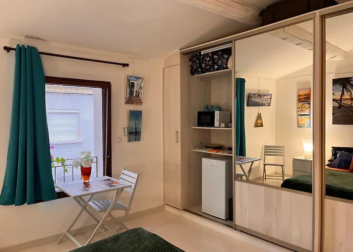 Chambre Cozy Spacieuse, Intra-Muros, Clim, Parking